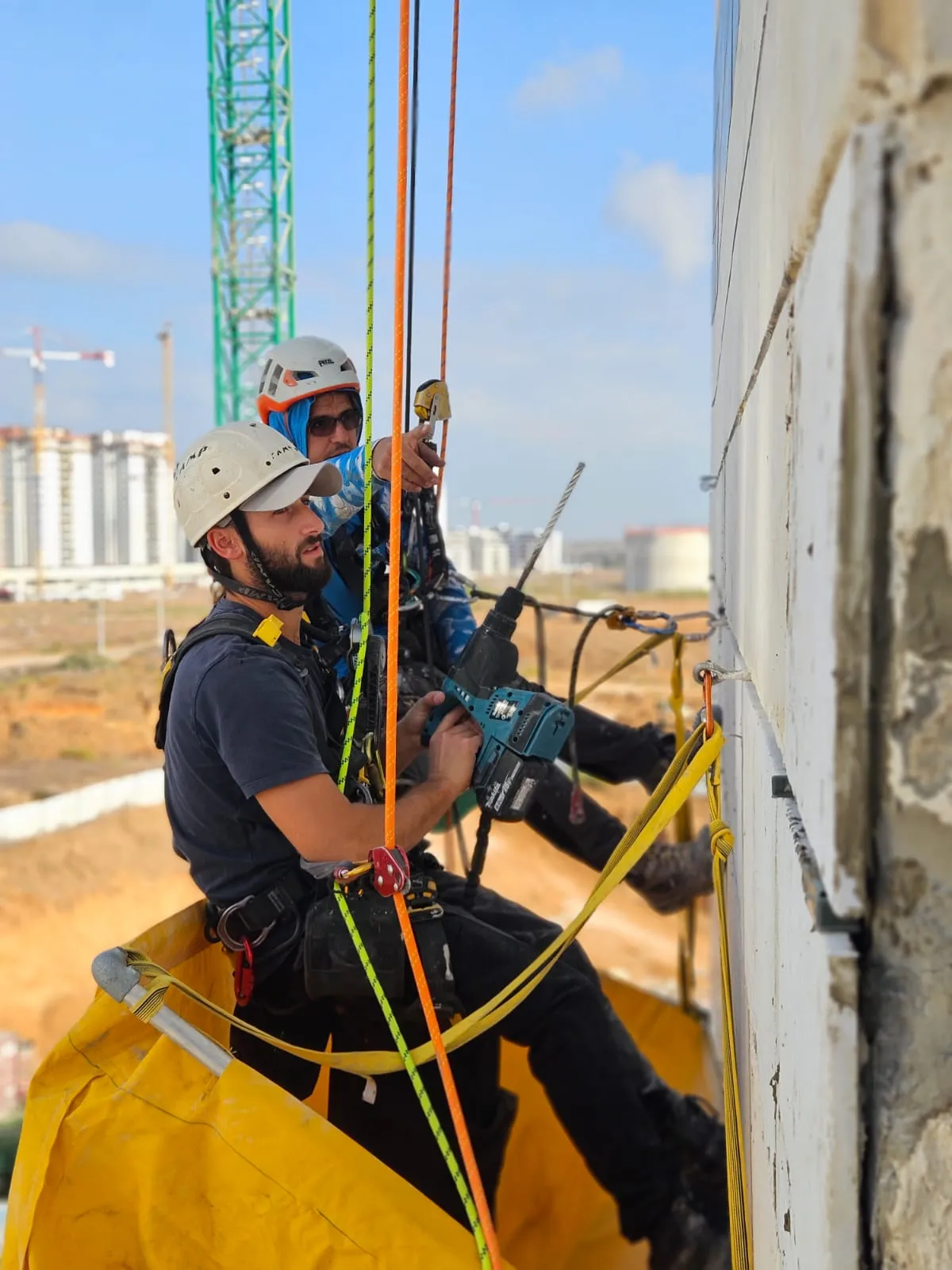 אשקלון עיר היין פרוייקט של חברת אפי קפיטל שורה של חמשה בניינים